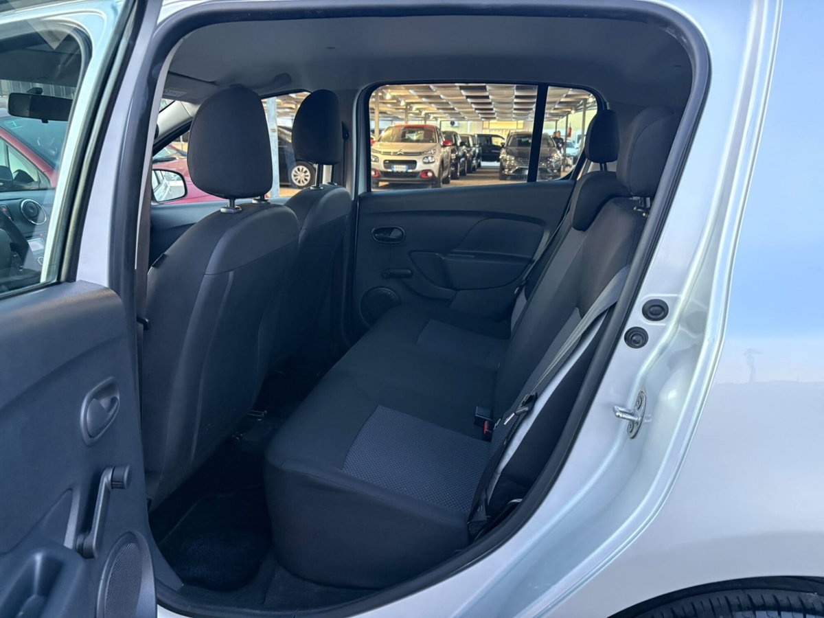 Dacia Sandero 1.2 75CV Lauréate (15)