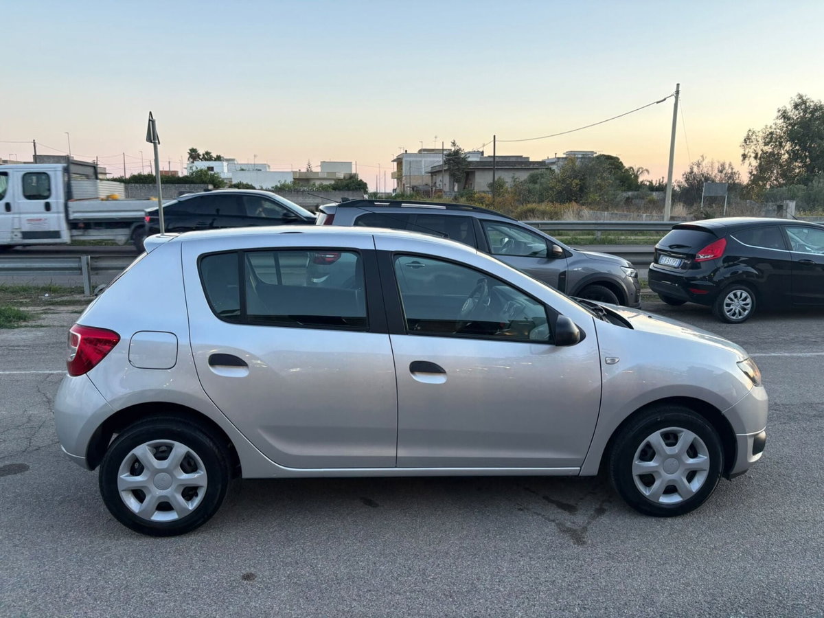 Dacia Sandero 1.2 75CV Lauréate (4)