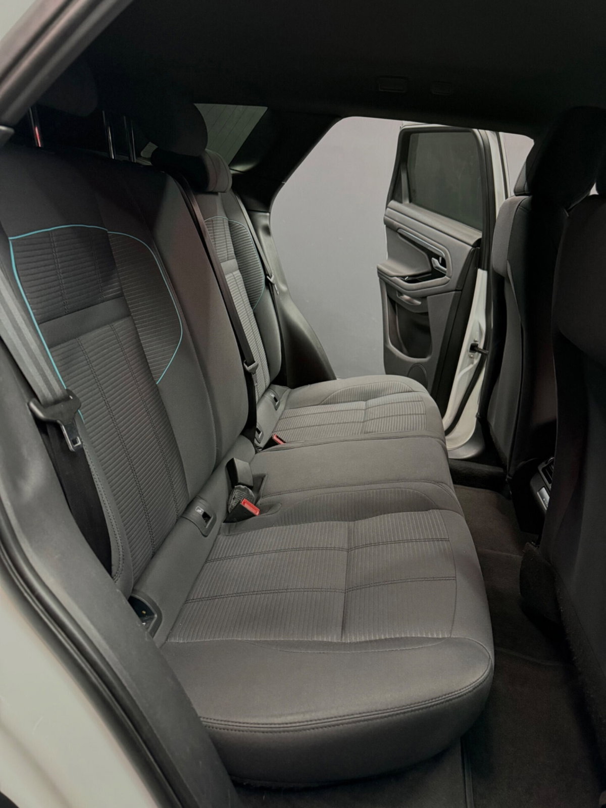 Land Rover Range Rover Evoque 2.0D I4-L.Flw 150 CV AWD Auto R-Dynamic (17)