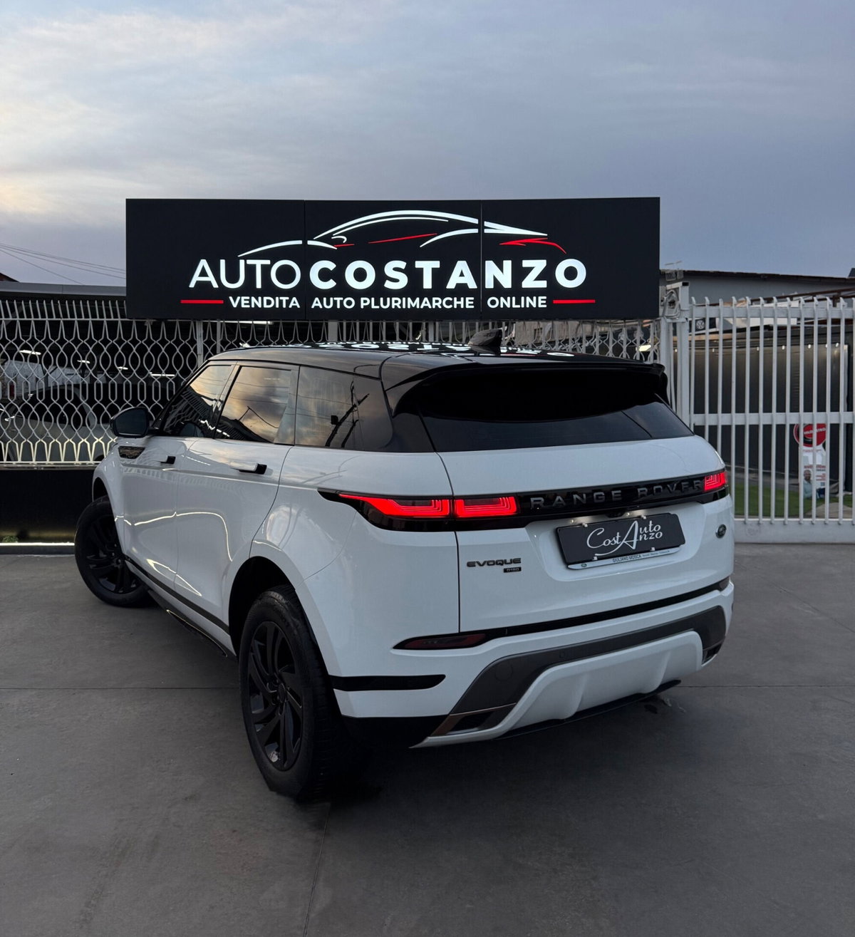 Land Rover Range Rover Evoque 2.0D I4-L.Flw 150 CV AWD Auto R-Dynamic (4)