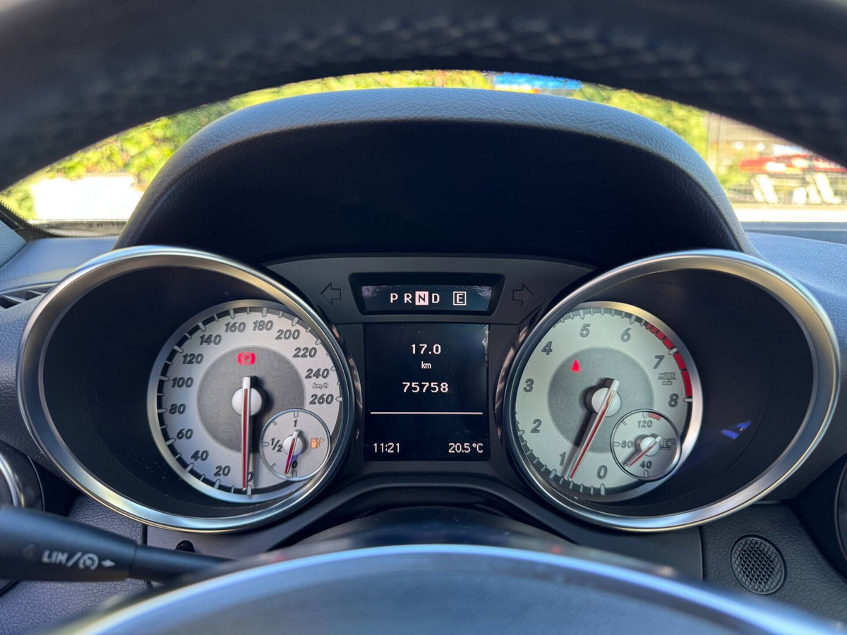 Mercedes-Benz SLK 200 CGI Edition1 (11)