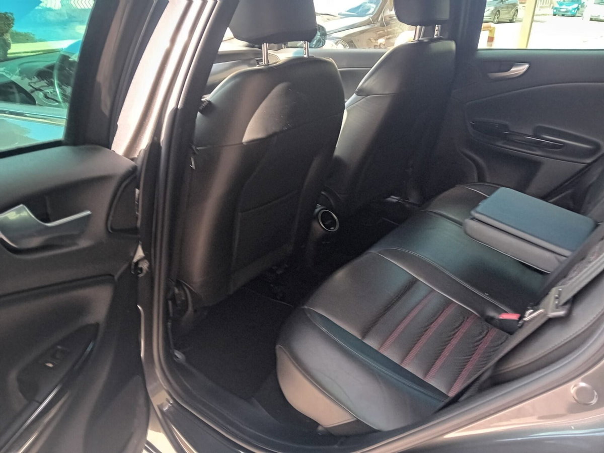 Alfa Romeo Giulietta 1.6 JTDm-2 Distinctive (13)
