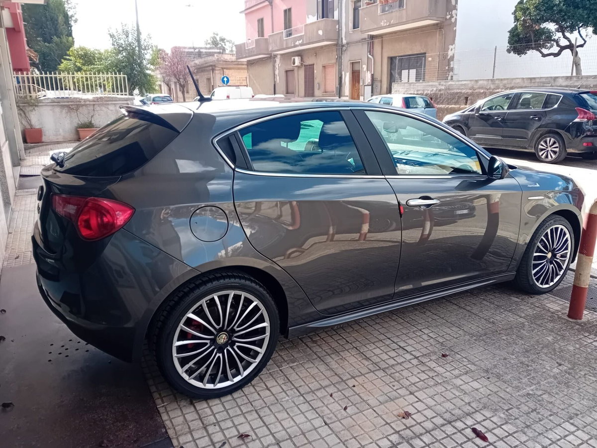 Alfa Romeo Giulietta 1.6 JTDm-2 Distinctive (3)