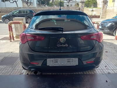 Alfa Romeo Giulietta 1.6 JTDm-2 Distinctive (4)
