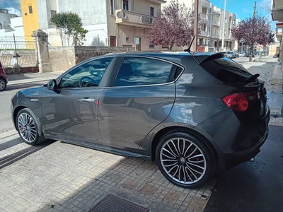 Alfa Romeo Giulietta 1.6 JTDm-2 Distinctive (5)