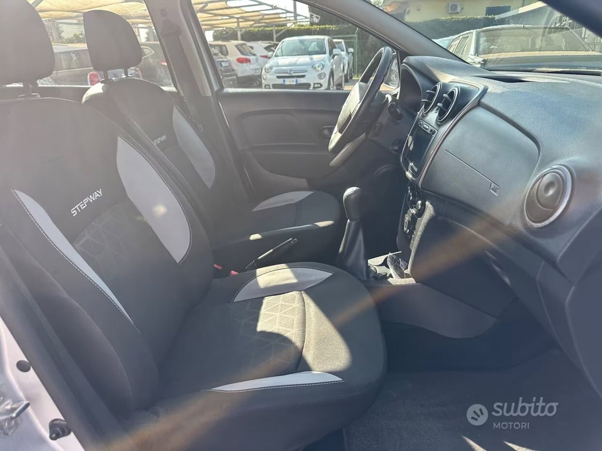 Dacia Sandero 1.5 dCi 75CV Embleme (14)