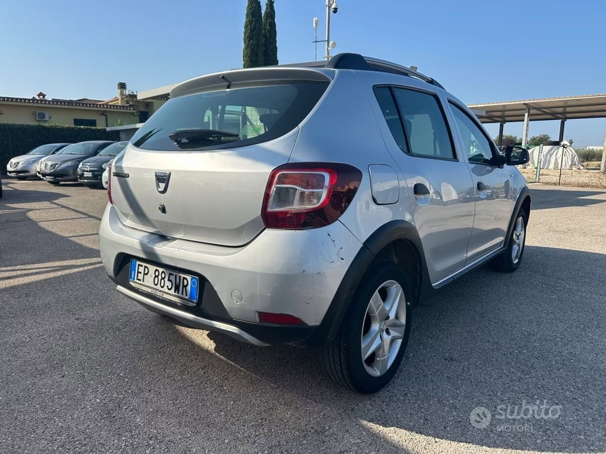 Dacia Sandero 1.5 dCi 75CV Embleme (2)