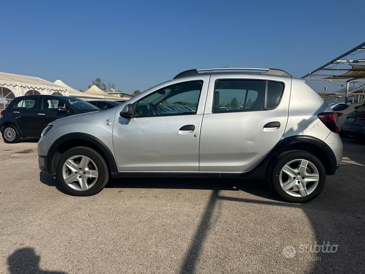 Dacia Sandero 1.5 dCi 75CV Embleme (5)