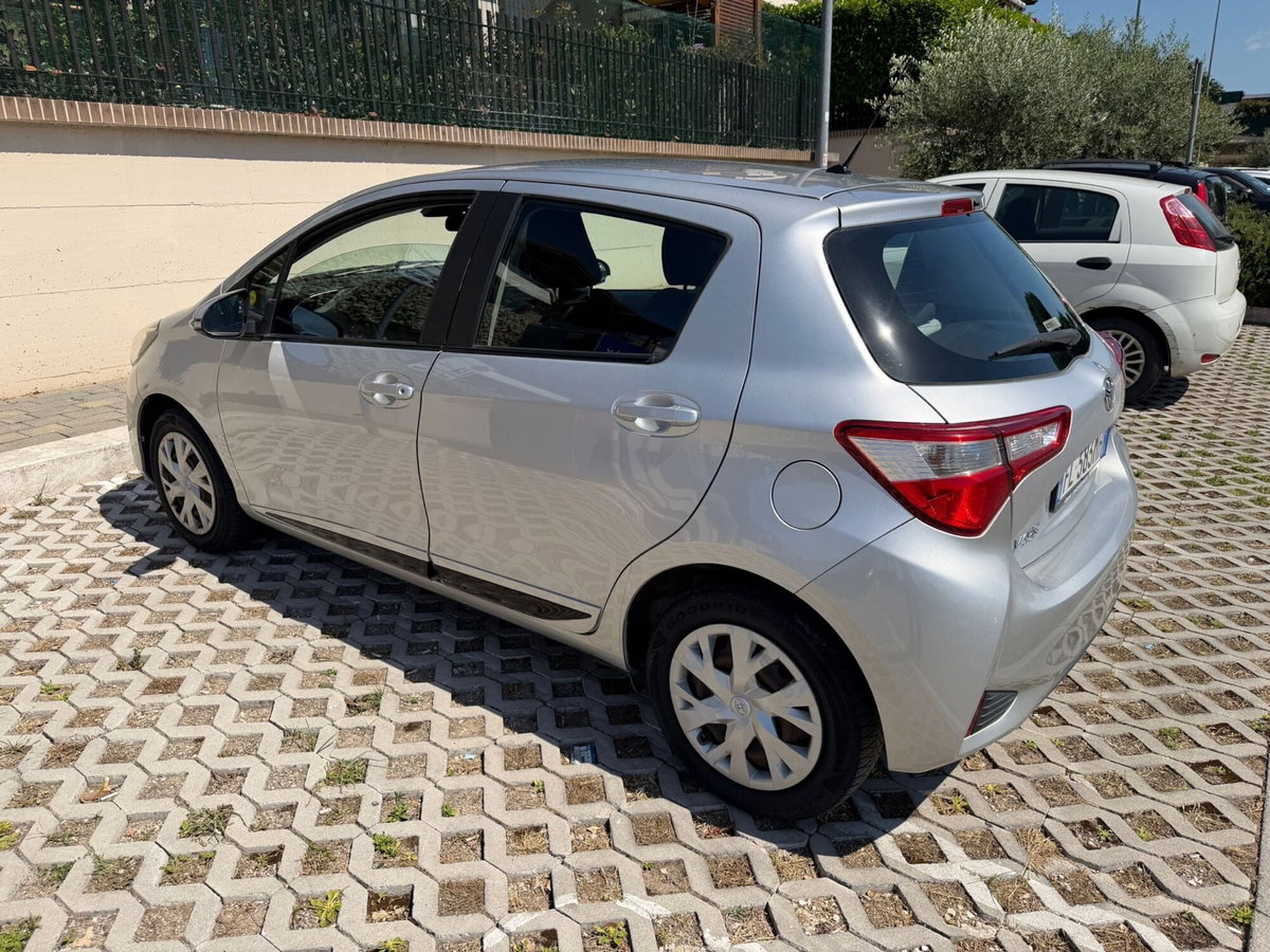 Toyota Yaris 1.0 5 porte (7)