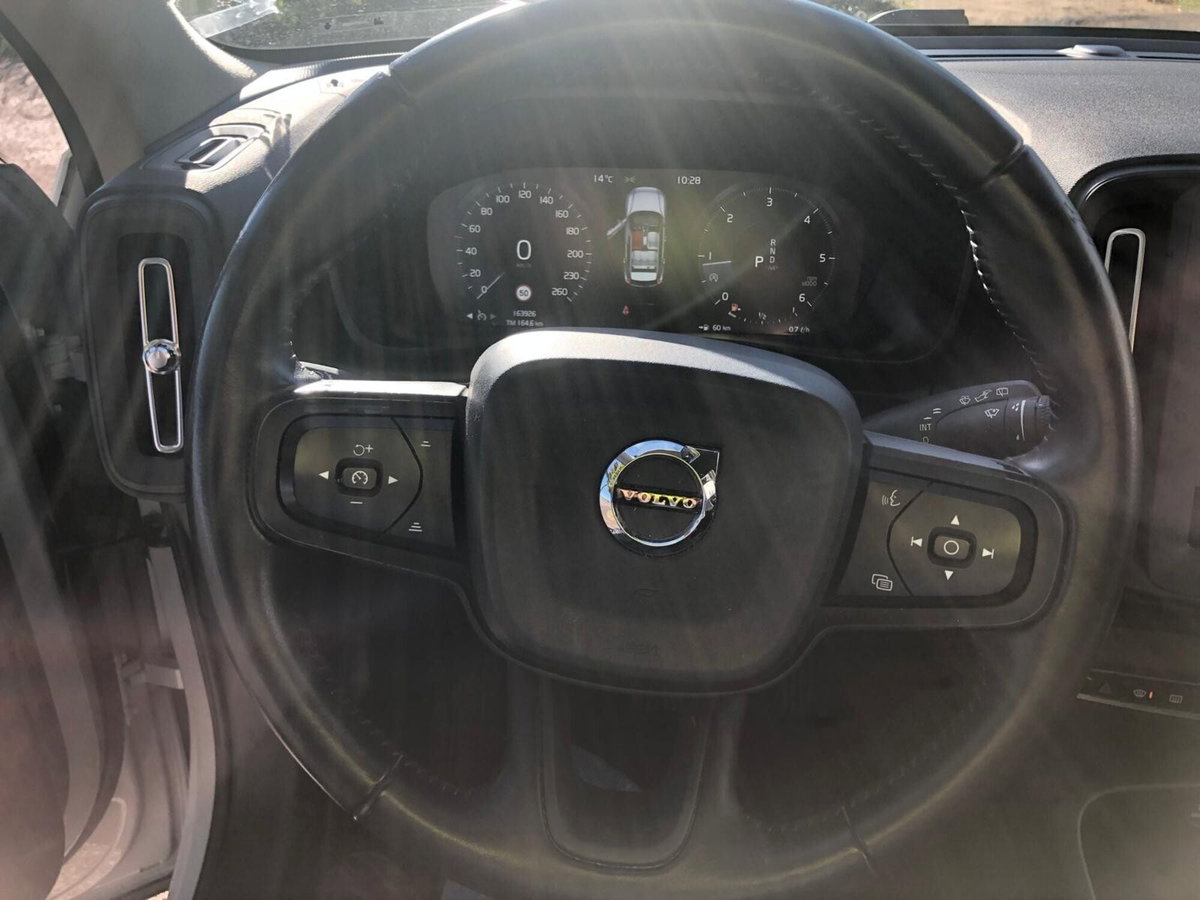 Volvo XC40 D3 AWD Geartronic Momentum (15)