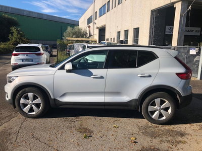 Volvo XC40 D3 AWD Geartronic Momentum (8)