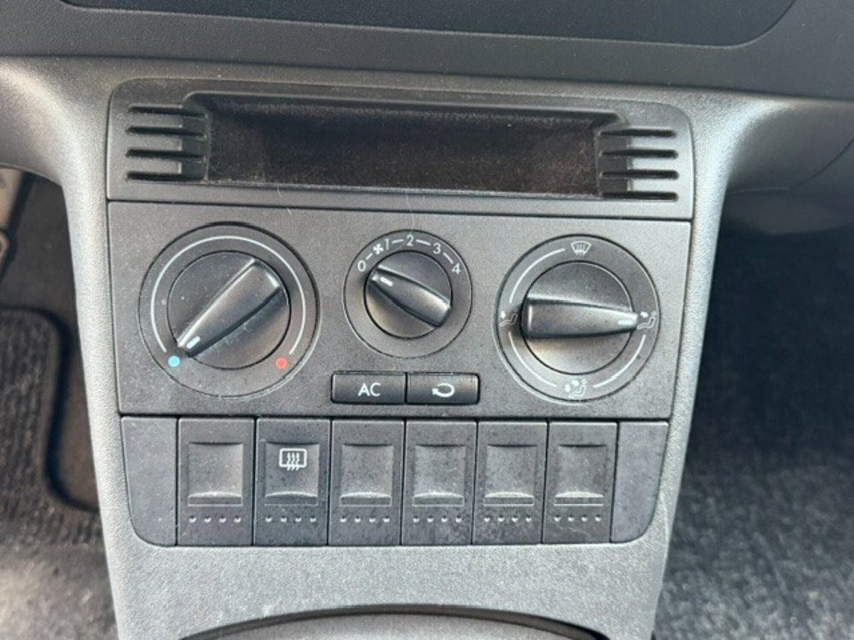 Volkswagen Polo 1.0 cat 3 porte Air (11)