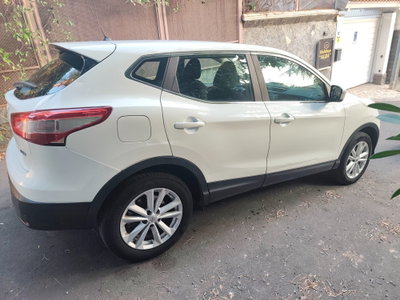 Nissan Qashqai 1.5 dCi Tekna (4)