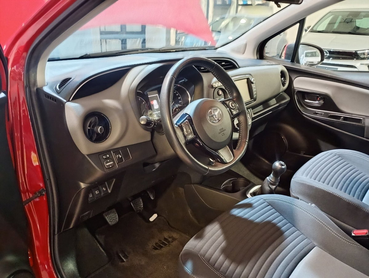 Toyota Yaris 1.0 72 CV 5 porte Active (10)