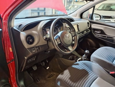 Toyota Yaris 1.0 72 CV 5 porte Active (10)