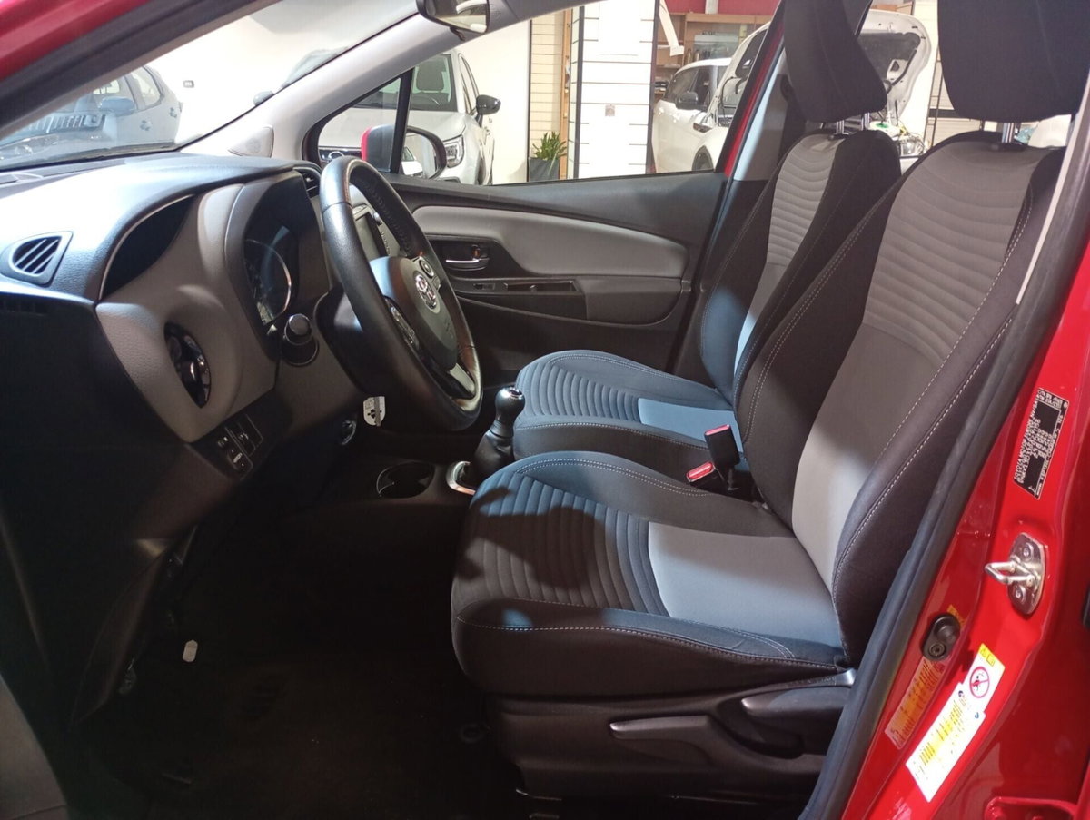 Toyota Yaris 1.0 72 CV 5 porte Active (12)