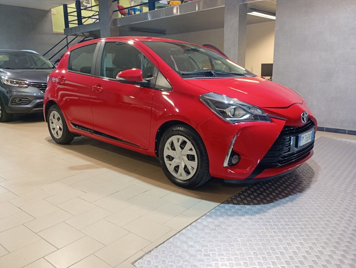 Toyota Yaris 1.0 72 CV 5 porte Active (13)