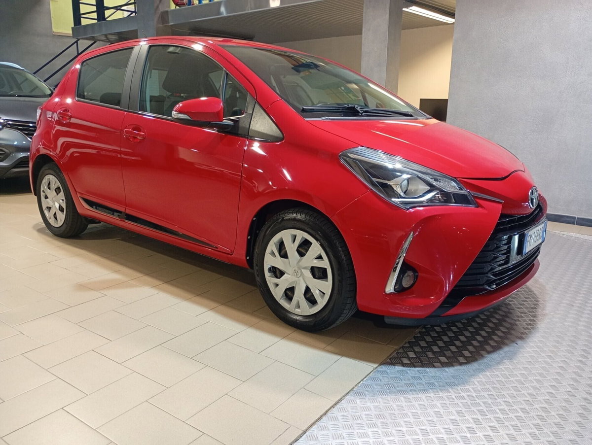 Toyota Yaris 1.0 72 CV 5 porte Active (2)