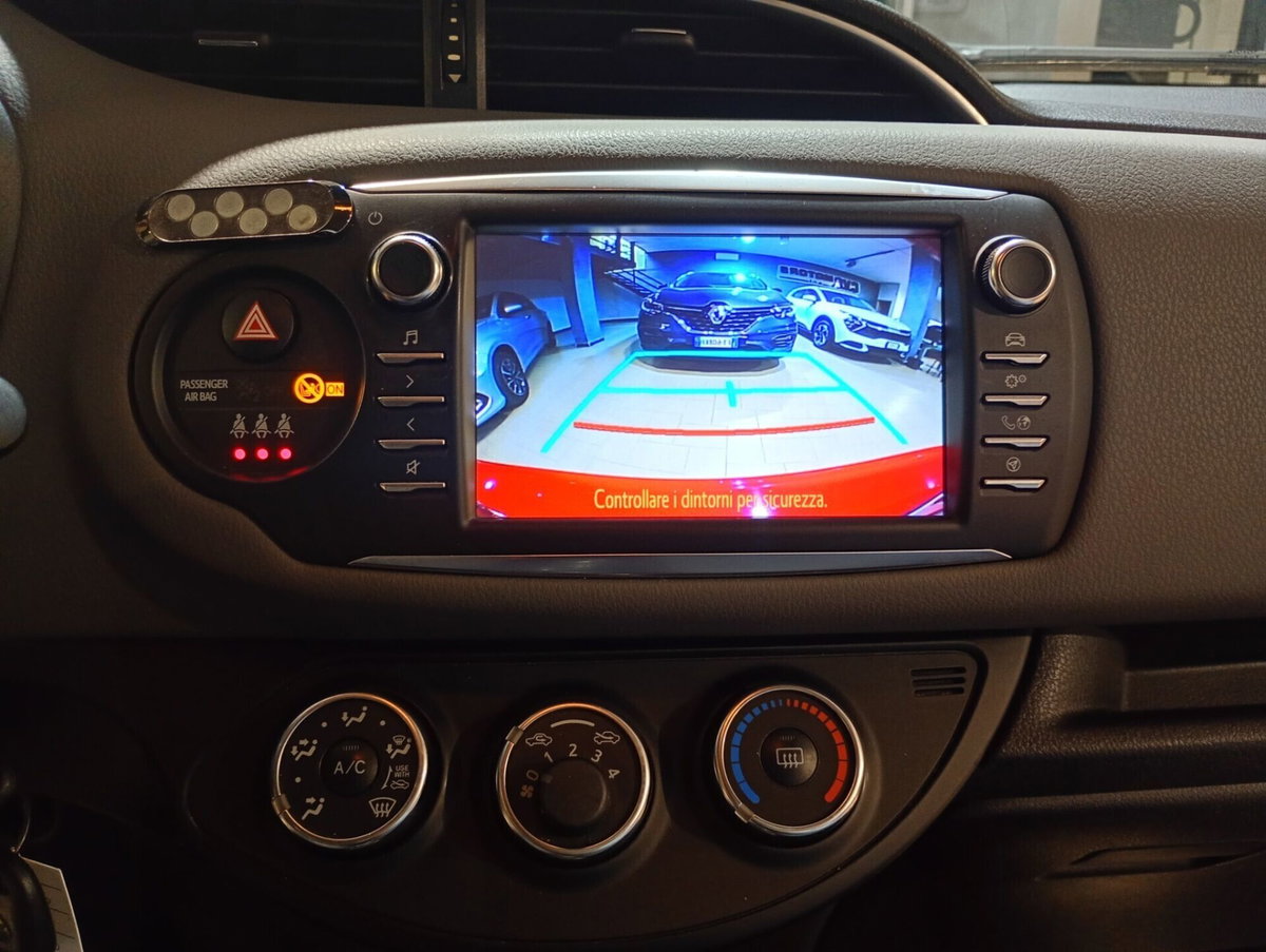 Toyota Yaris 1.0 72 CV 5 porte Active (4)
