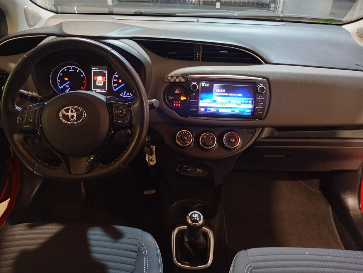 Toyota Yaris 1.0 72 CV 5 porte Active (6)