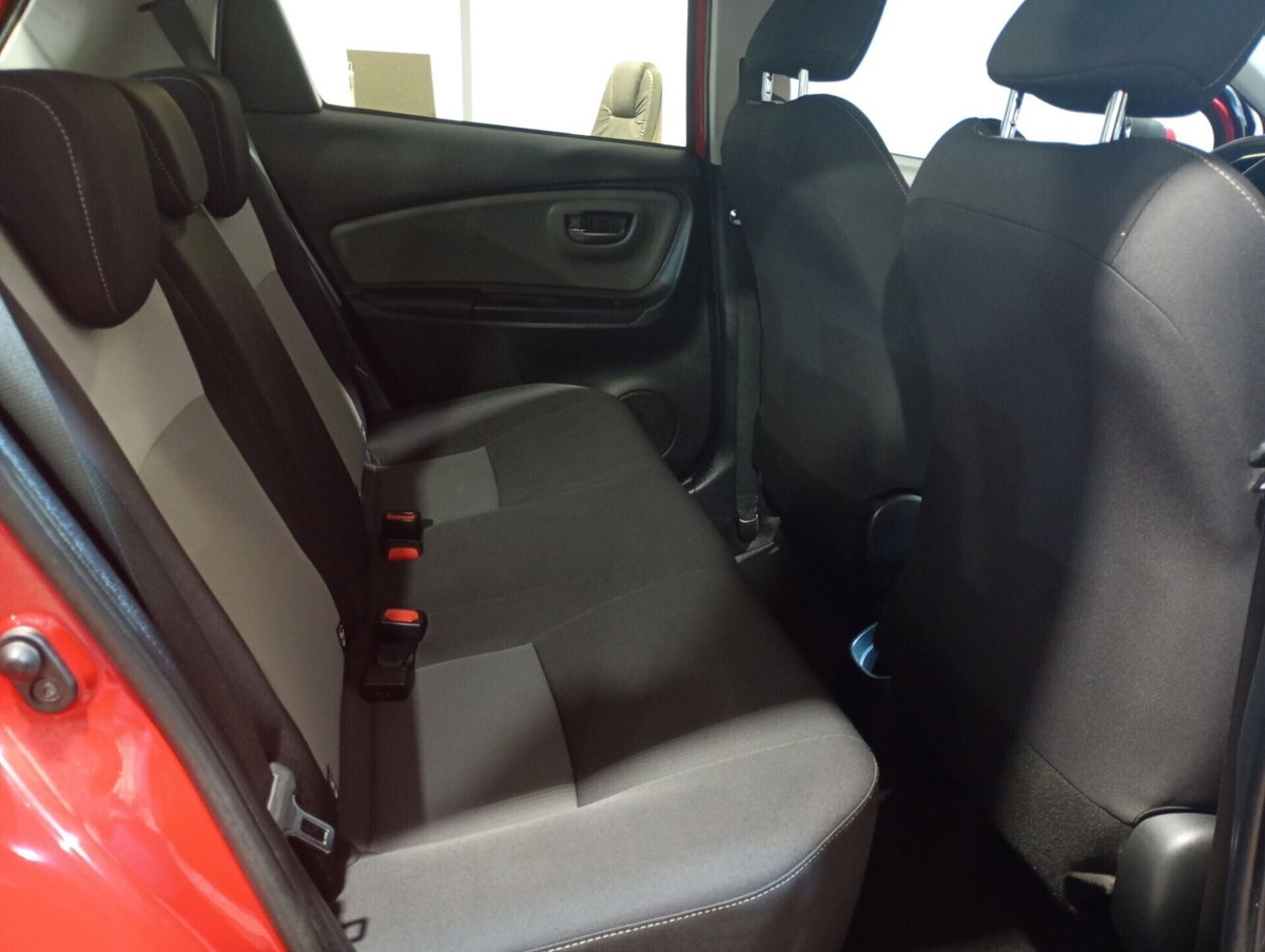 Toyota Yaris 1.0 72 CV 5 porte Active (8)