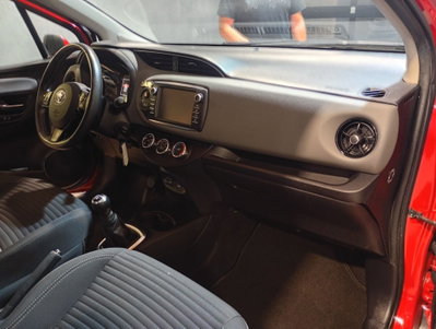 Toyota Yaris 1.0 72 CV 5 porte Active (9)
