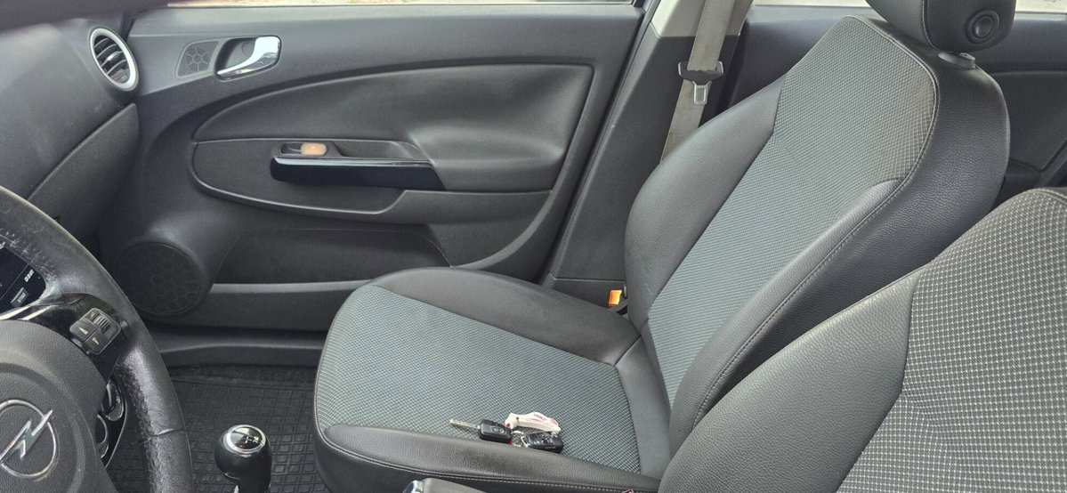 Opel Corsa 1.3 CDTI 75CV 5 porte Club (12)