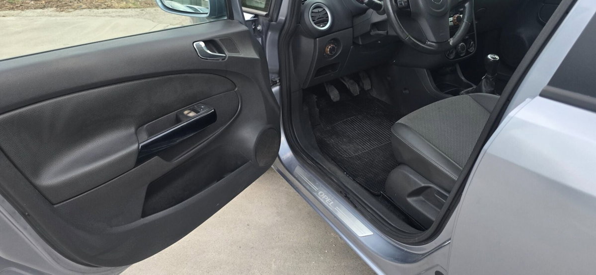 Opel Corsa 1.3 CDTI 75CV 5 porte Club (16)