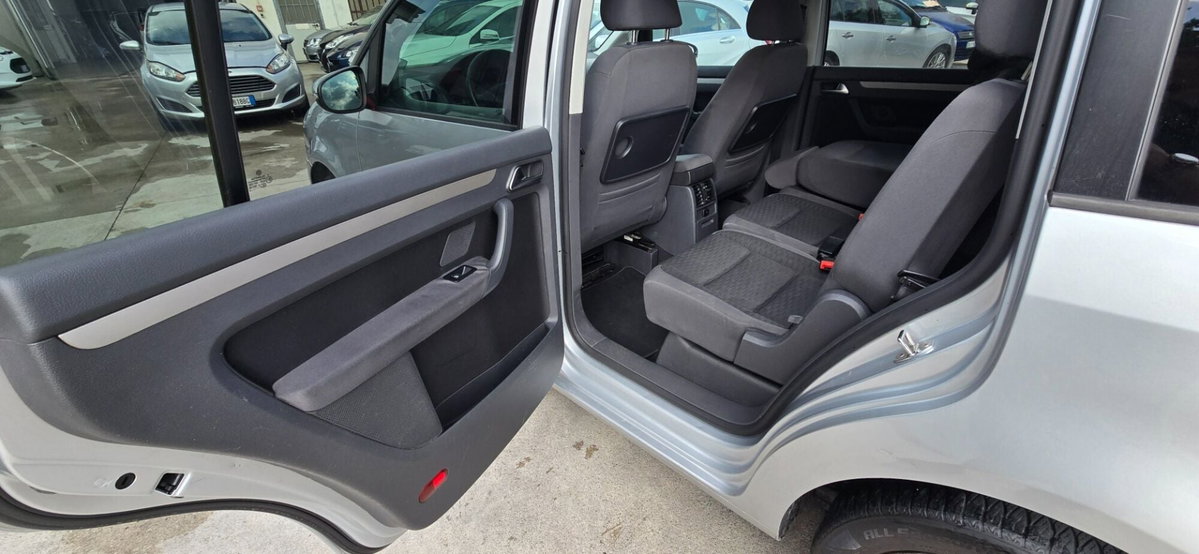 Volkswagen Touran TDI 105CV DPF Conceptline (10)