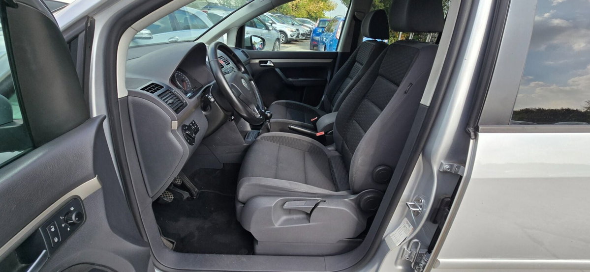 Volkswagen Touran TDI 105CV DPF Conceptline (11)