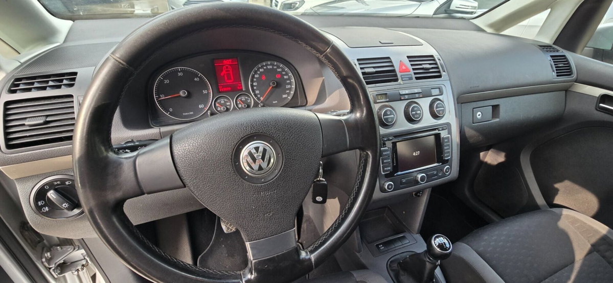 Volkswagen Touran TDI 105CV DPF Conceptline (15)