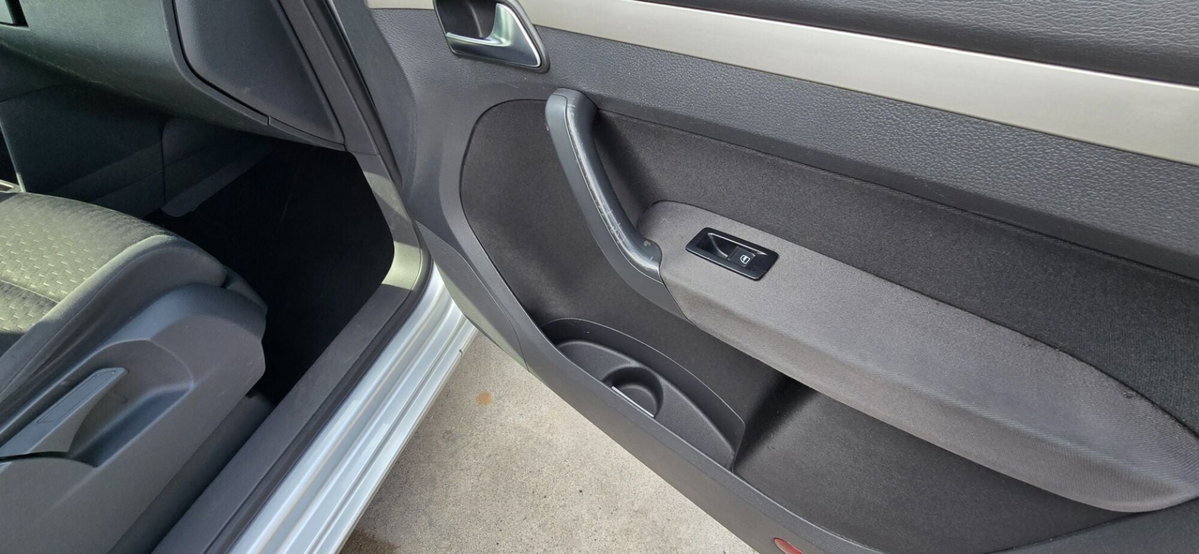 Volkswagen Touran TDI 105CV DPF Conceptline (19)