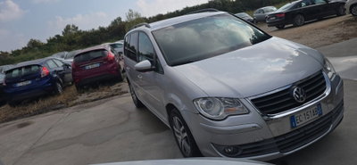 Volkswagen Touran TDI 105CV DPF Conceptline (2)