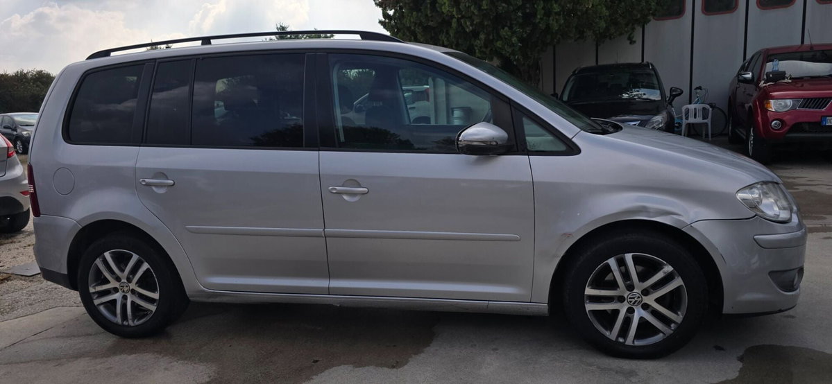 Volkswagen Touran TDI 105CV DPF Conceptline (3)