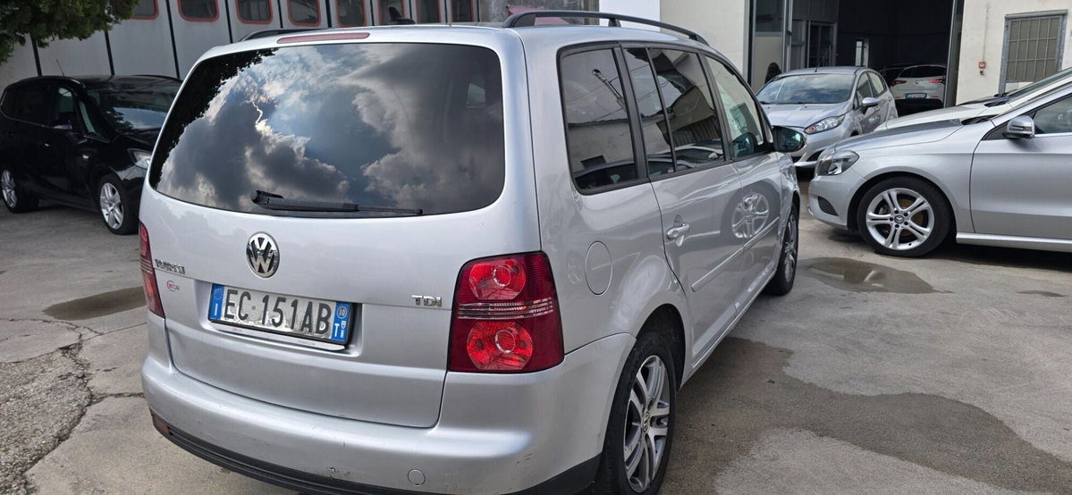 Volkswagen Touran TDI 105CV DPF Conceptline (4)