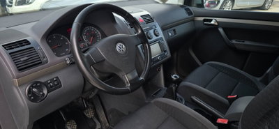 Volkswagen Touran TDI 105CV DPF Conceptline (5)