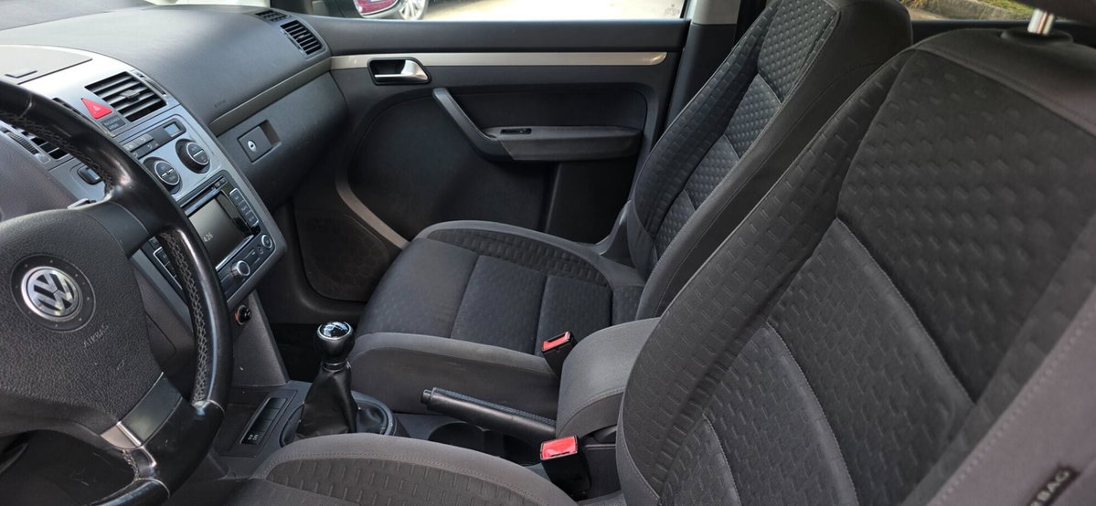 Volkswagen Touran TDI 105CV DPF Conceptline (6)