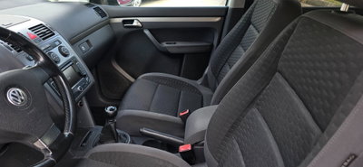 Volkswagen Touran TDI 105CV DPF Conceptline (6)