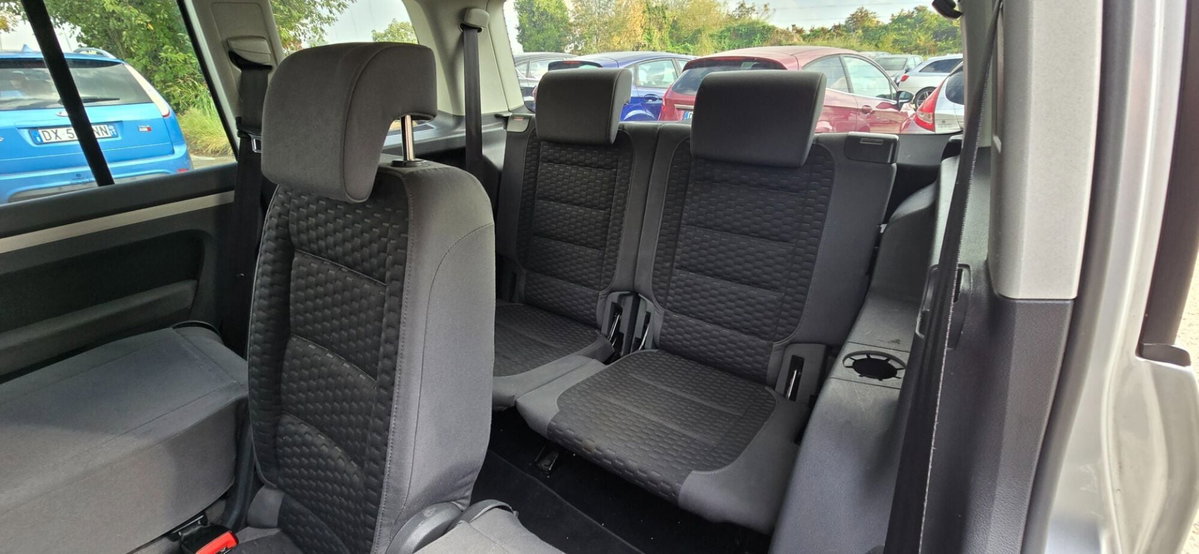 Volkswagen Touran TDI 105CV DPF Conceptline (7)
