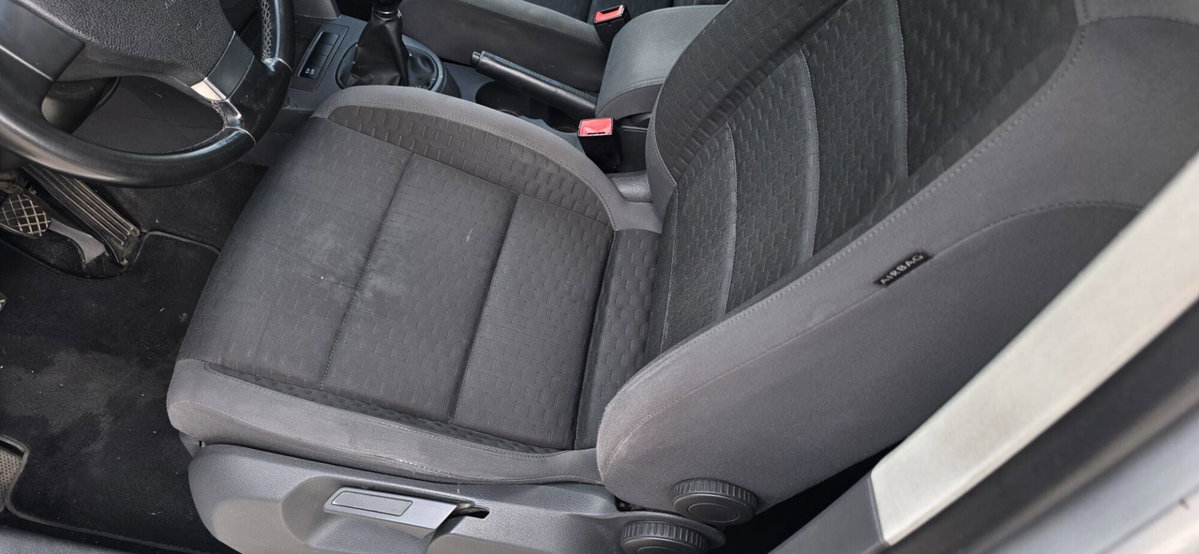 Volkswagen Touran TDI 105CV DPF Conceptline (9)