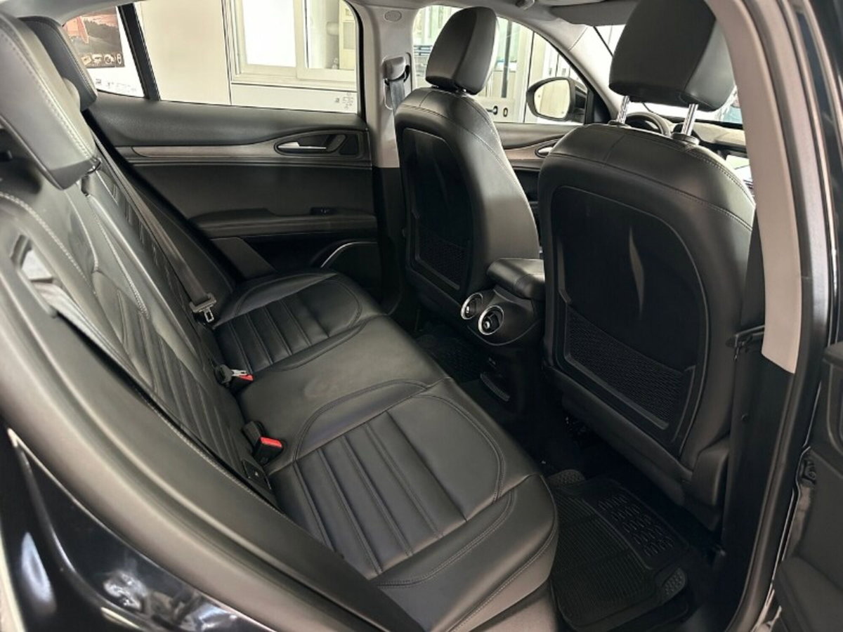 Alfa Romeo Stelvio Stelvio 2.2 Turbodiesel 210 CV AT8 Q4 Executive (16)