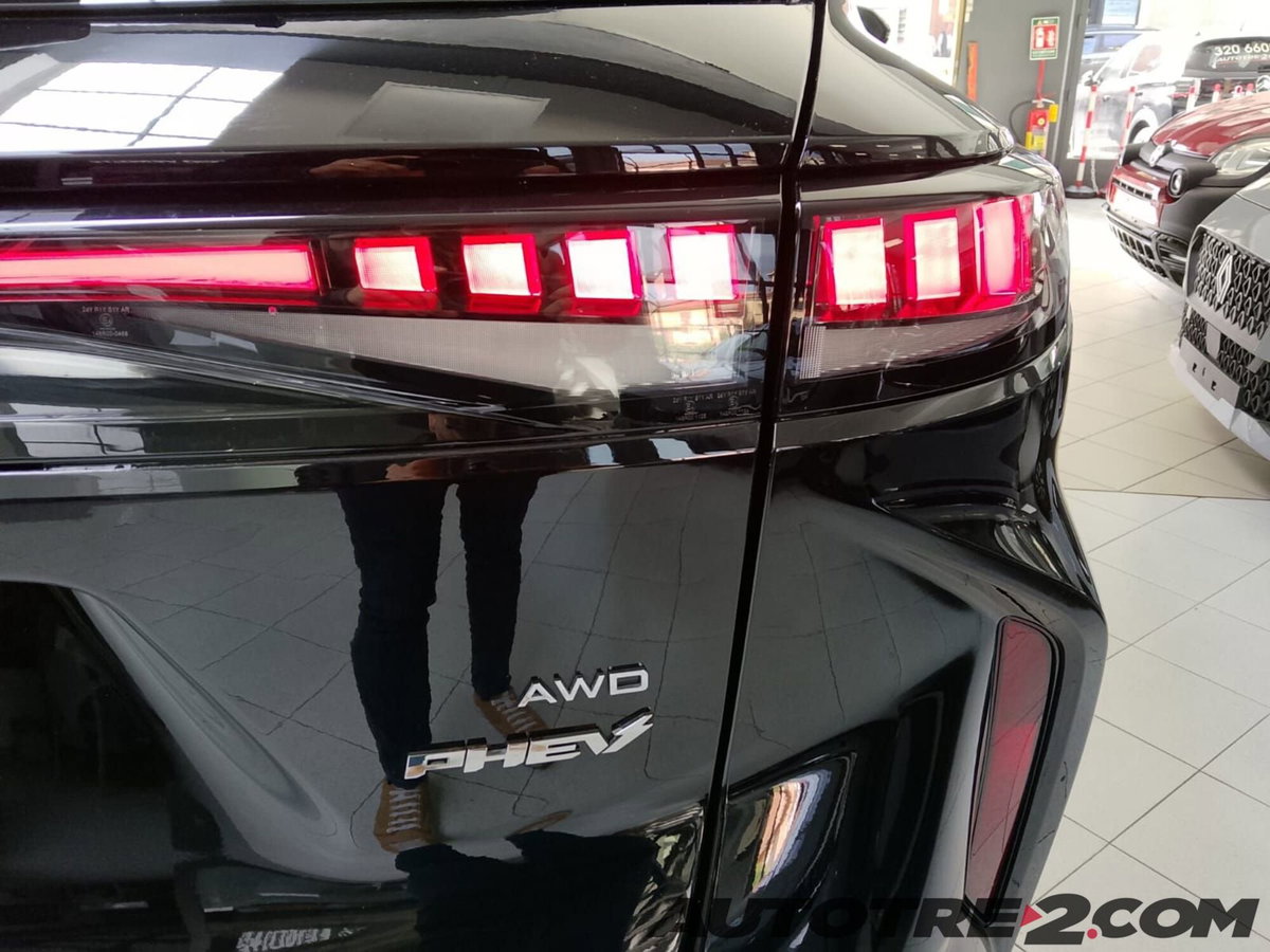 Omoda Omoda 9 SHS-P 1.5 tgdi phev Premium i-awd dht (6)
