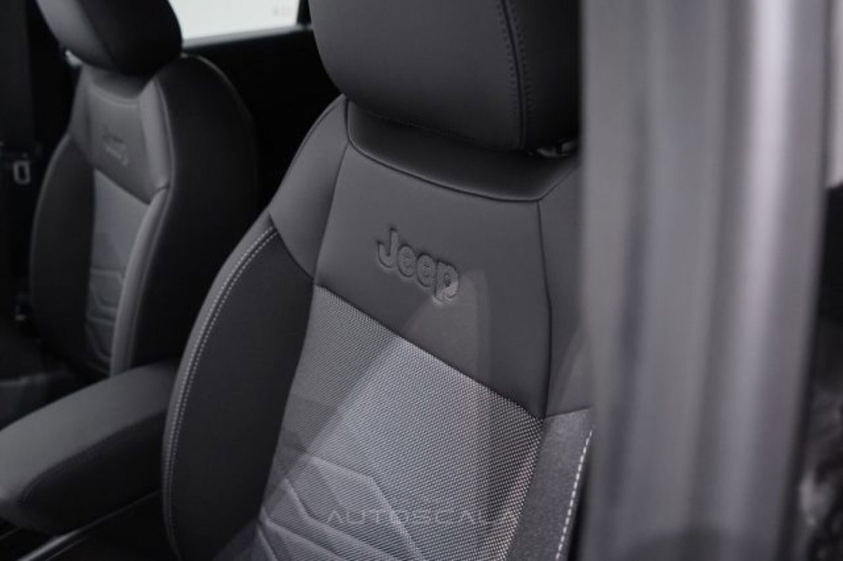 Jeep Avenger 1.2 turbo e-hybrid mhev Summit fwd 110cv edct6 (12)