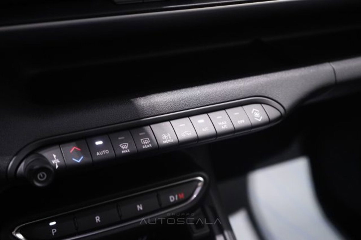 Jeep Avenger 1.2 turbo e-hybrid mhev Summit fwd 110cv edct6 (15)