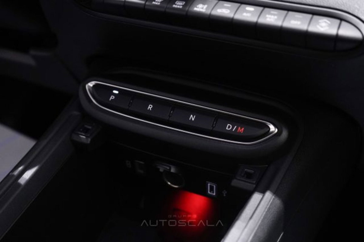 Jeep Avenger 1.2 turbo e-hybrid mhev Summit fwd 110cv edct6 (16)