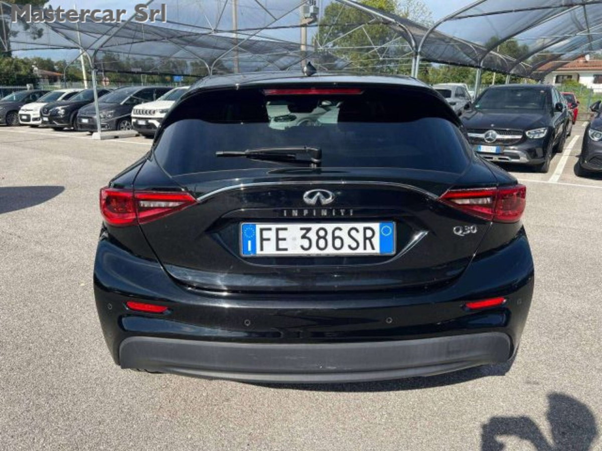 Infiniti Q30 1.5 diesel DCT Business Executive (4)
