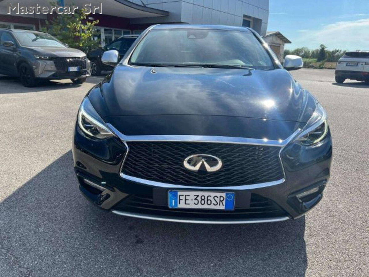 Infiniti Q30 1.5 diesel DCT Business Executive (8)