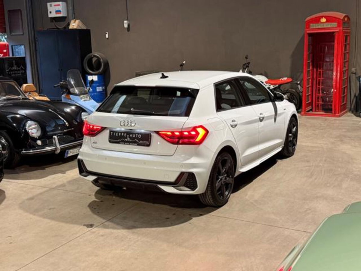Audi A1 Sportback 30 TFSI S tronic Identity Black (4)