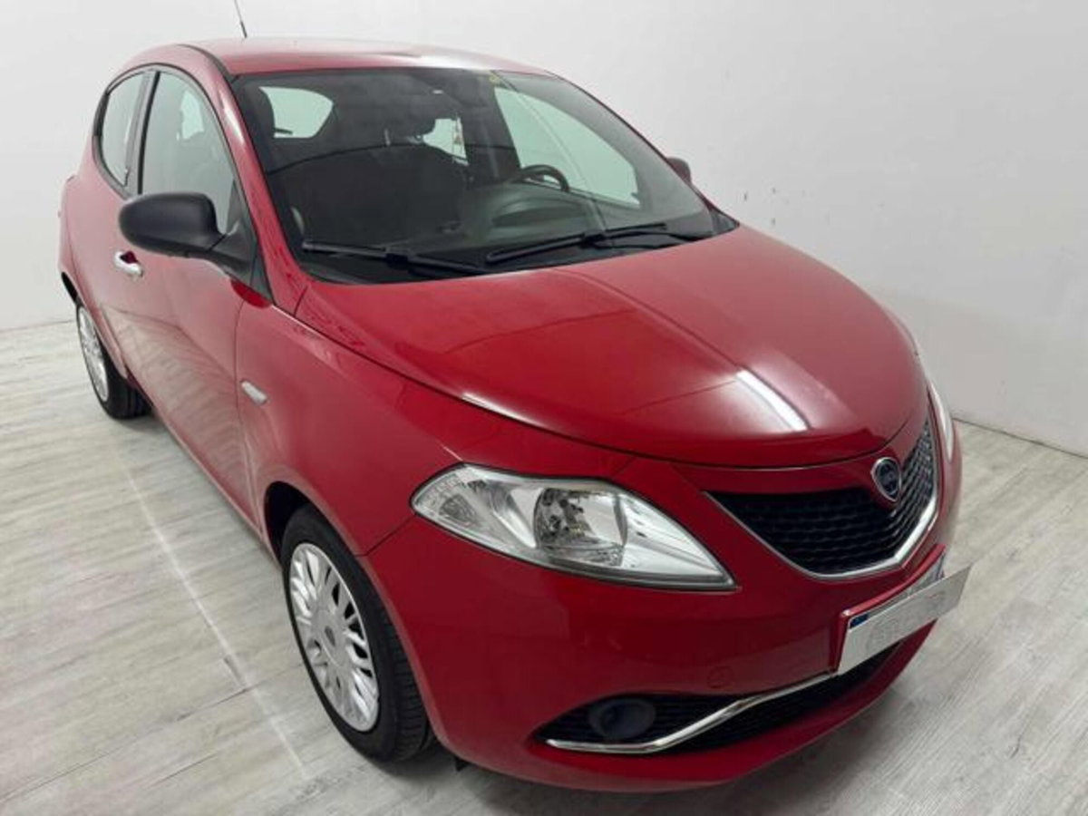 Lancia Ypsilon 1.2 69 CV 5 porte Gold (2)