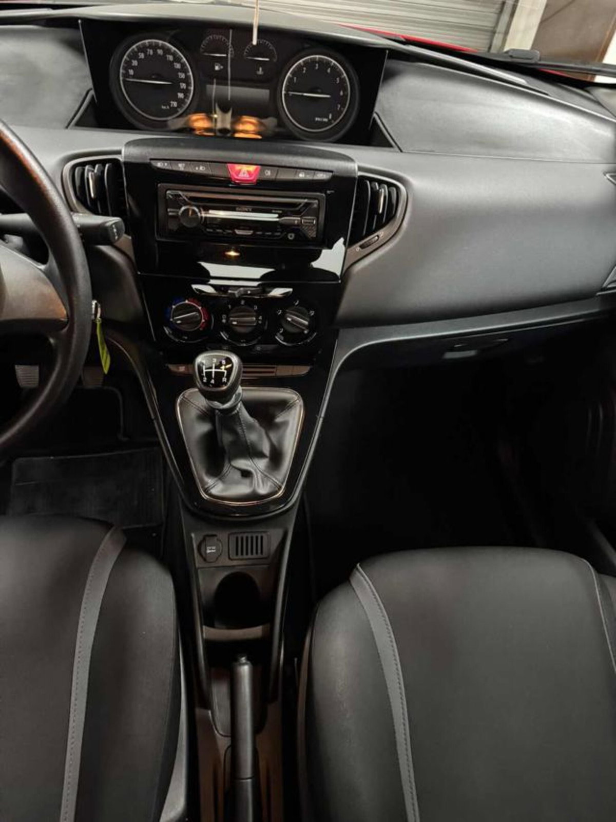 Lancia Ypsilon 1.2 69 CV 5 porte Gold (6)